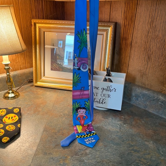 Daffy Duck and Betty Boop and Smiley face ties - Picture 6 of 10